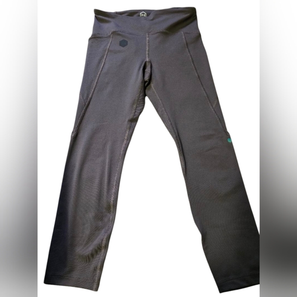 # 153 Under Armor Leggings - Picture 2 of 5